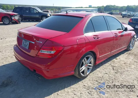 2013 Mercedes-Benz C 300 Luxury 4Matic/Sport 4Matic z USA, uszkodzony, nr VIN WDDGF8AB4DA785799